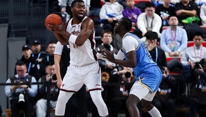 开云体育网址-唉！3大投手3分16中2，频频打铁输北京，球迷：平时训练在干什么?